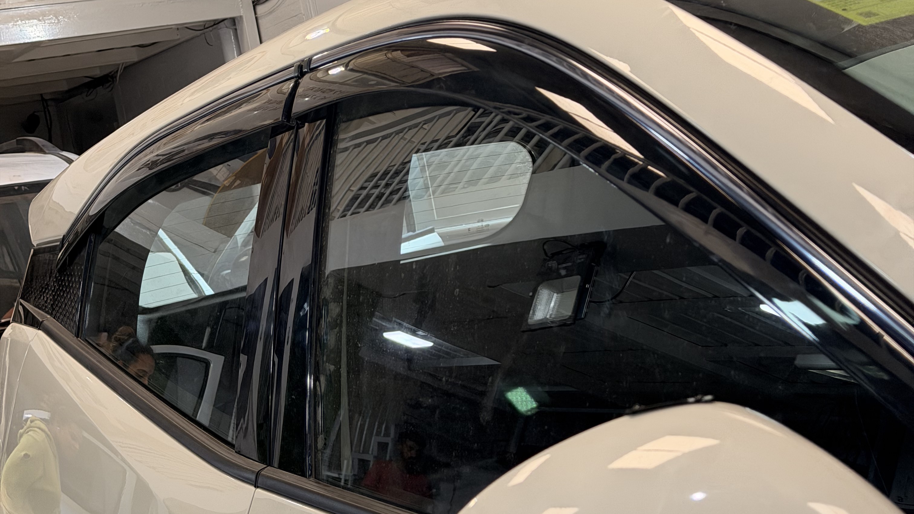 Wind Deflector / Visor
